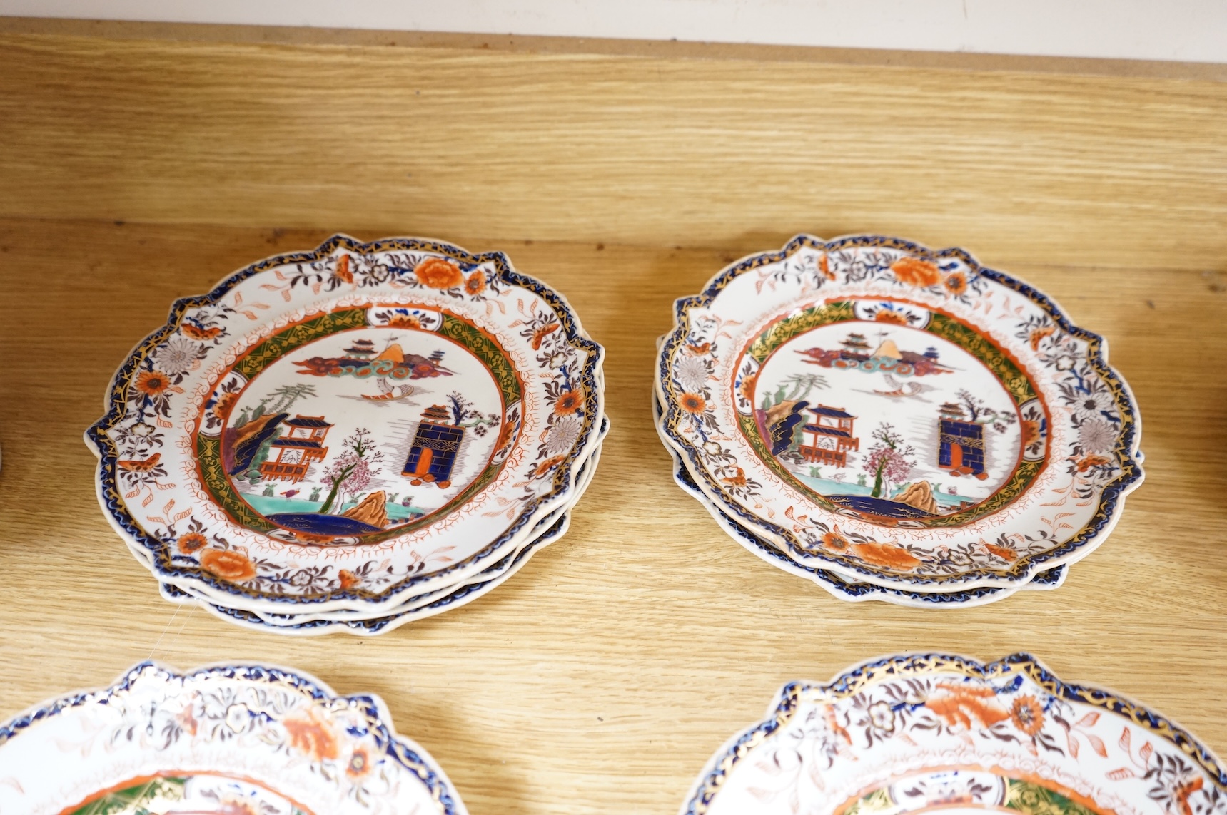 A Mason’s ironstone chinoiserie pattern part dessert service, c.1830-50, comport 15.5cm high